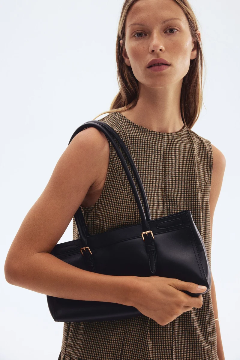 اتش اند ام فستان ميني بتنورة مع ثنيات