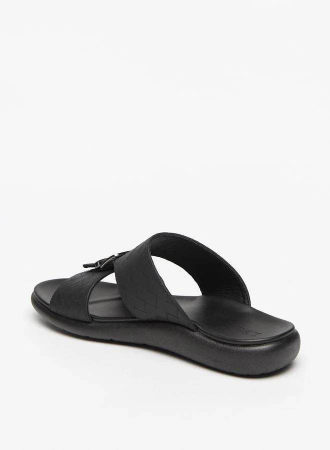 ال بي ال من شو اكسبرس صنادل رجالية منسوجة سهلة الارتداء بتفاصيل إبزيم - تشكيلة رمضان