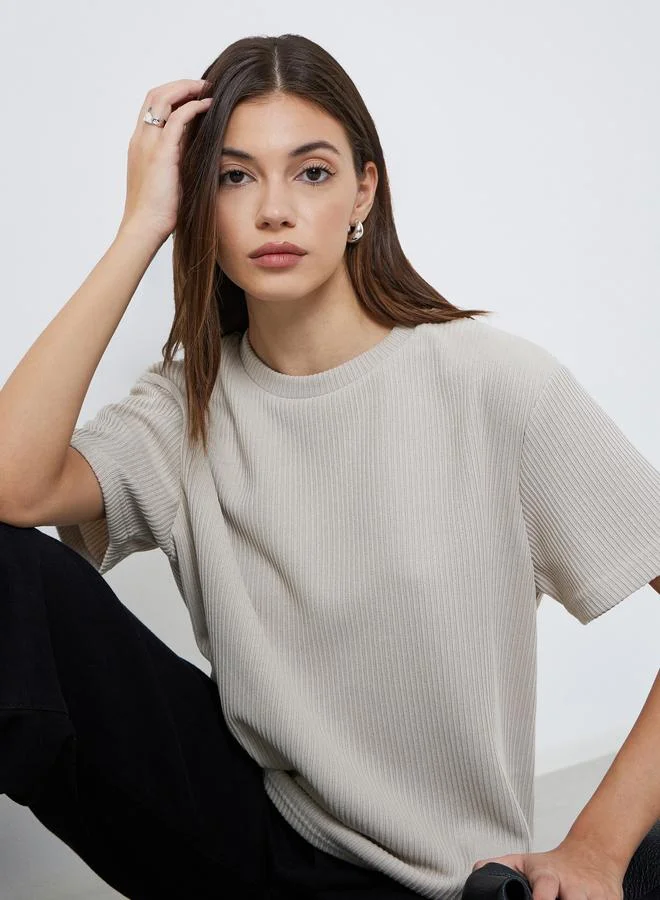 ستايلي تيشيرت فلات محبوك بياقة دائرية