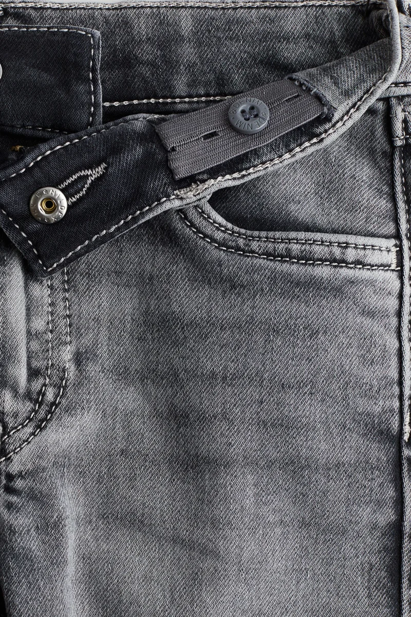 اتش اند ام جينز بقصّة سلِم من نسيج فائق النعومة