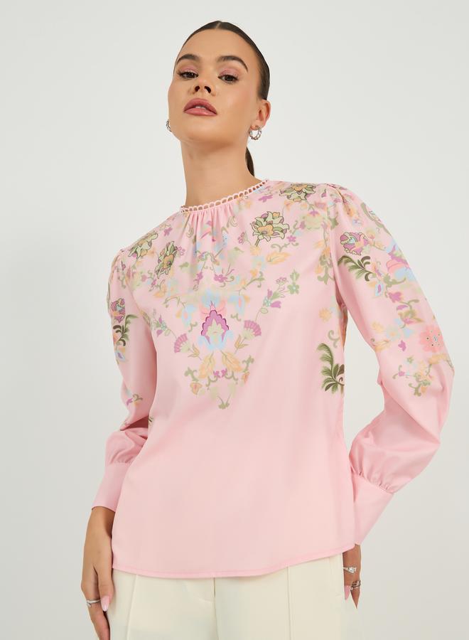 ستايلي بلوزة بقصة عادية وياقة مستديرة وطبعة موضعية - Image 3