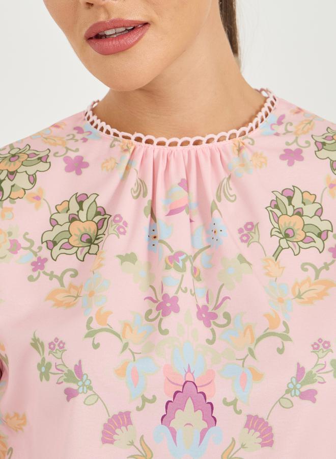 ستايلي بلوزة بقصة عادية وياقة مستديرة وطبعة موضعية - Image 4