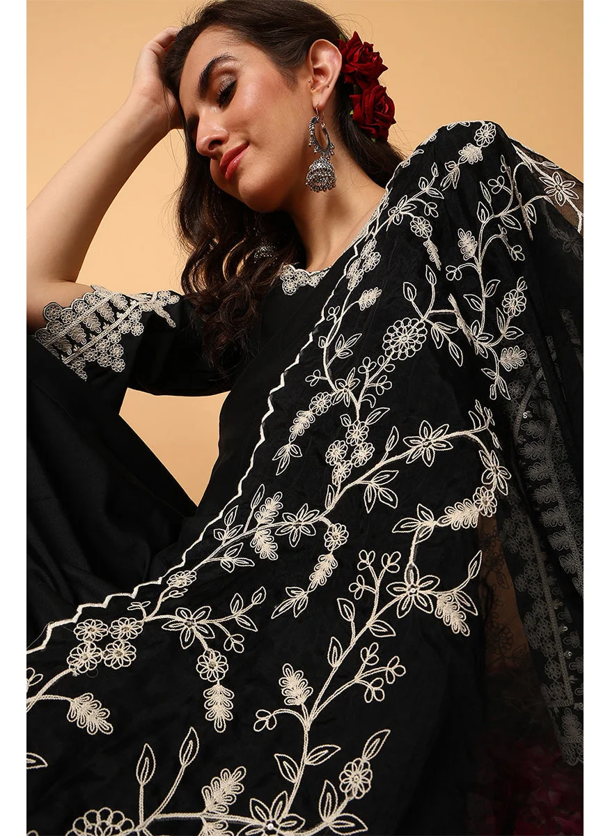 زيري سوق Black Silk Blend Solid Embroidered Flared Suit Set