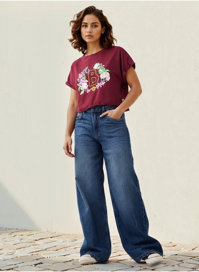 اس بي كاركترز Floral Print Cropped T-shirt with Crew Neck