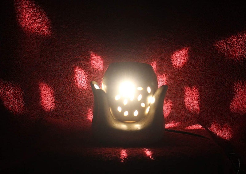 AMBLIC AMBLIC New Desgin Night Lamp Diffuser Air Freshner Oil Burner with Hand Shaped for Aromatherapy Home Fragrance Bathroom Office SPA Scented Oil Deorative Diffuser Lamp Random Color  - Image 4