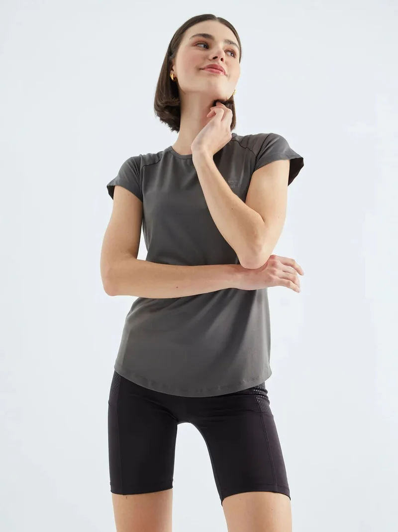 تومي لايف TOMMY Women's Short-Sleeve Crew Neck T-Shirt