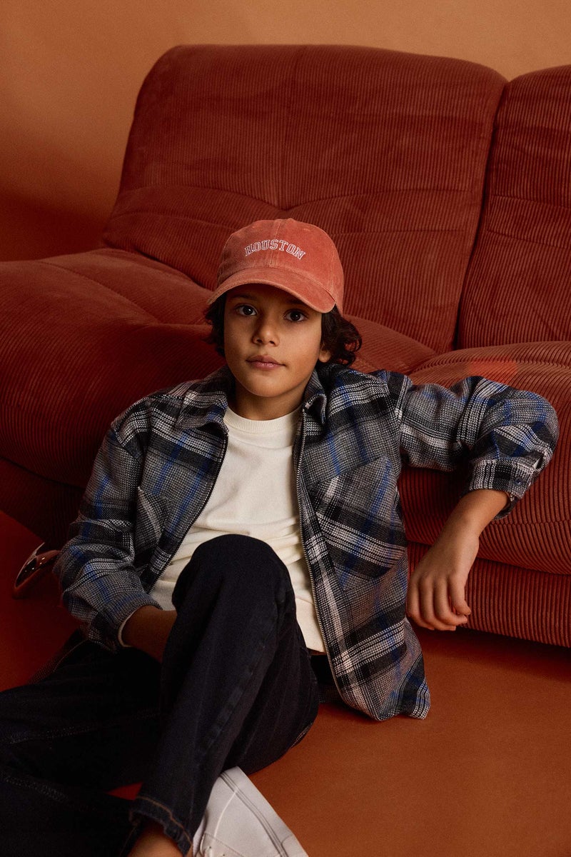 ديفاكتو جاكيت بولو للأولاد بمقاس كبير وأكمام طويلة وياقة بولو - Image 1