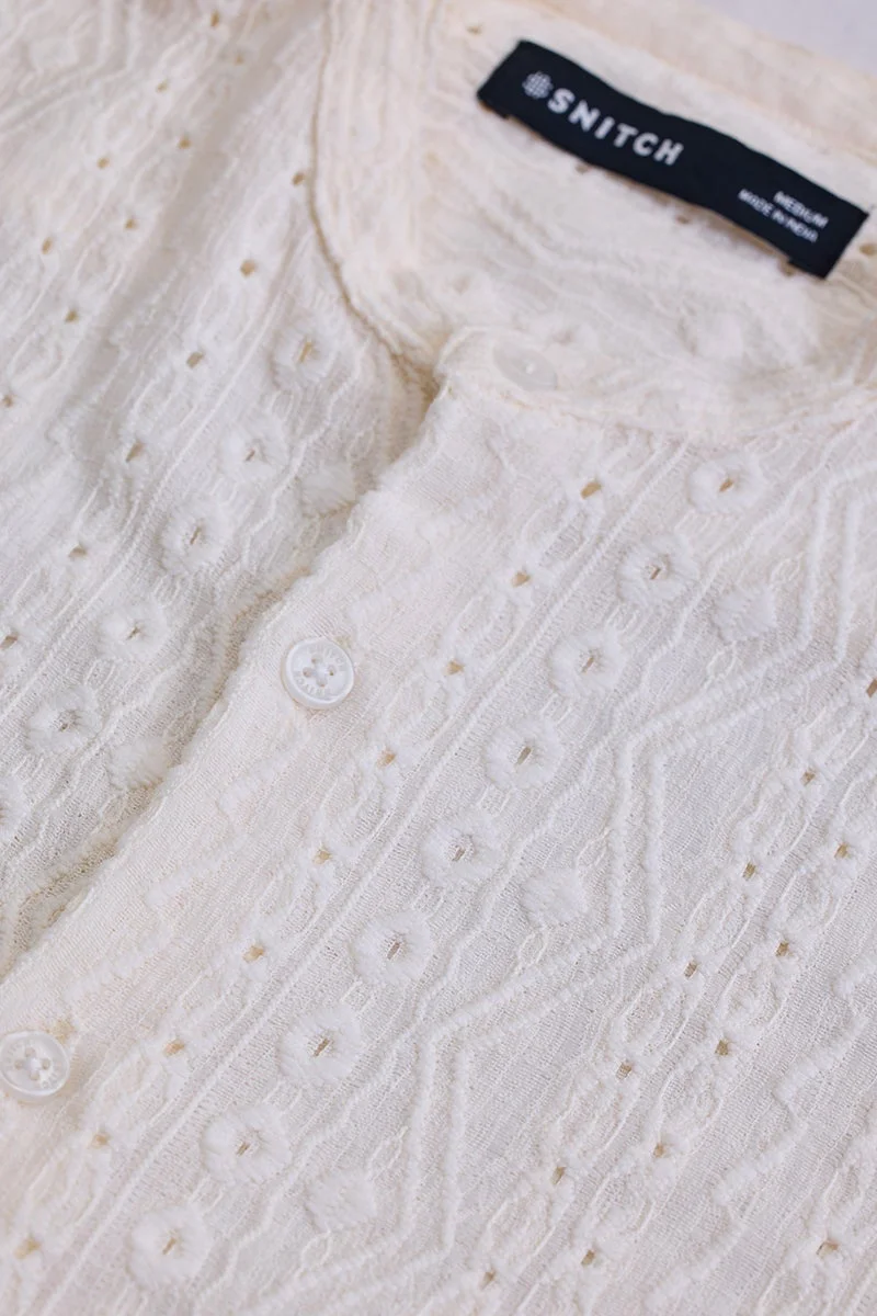 سنيتش قميص كريمي بتصميم ذاتي