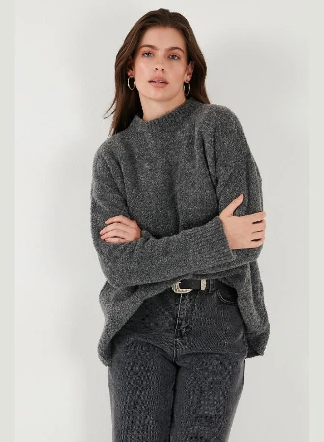 ليلا كنزة نسائية بياقة واقفة وقصة عادية من ليلا بنسيج ناعم