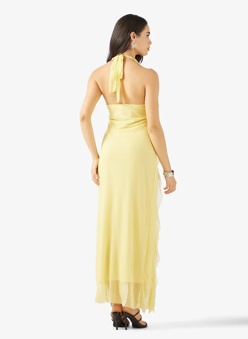 جينجر فستان بياقة هالتر وتفاصيل كشكش شلال