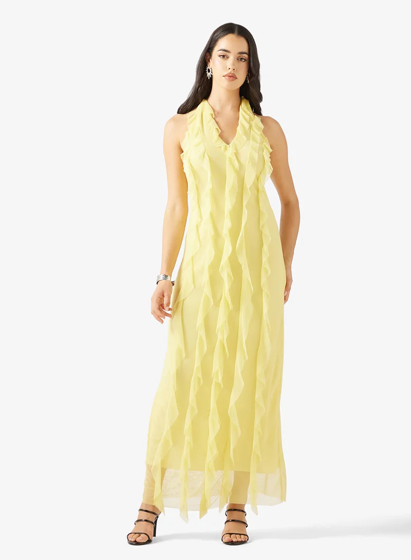 جينجر فستان بياقة هالتر وتفاصيل كشكش شلال