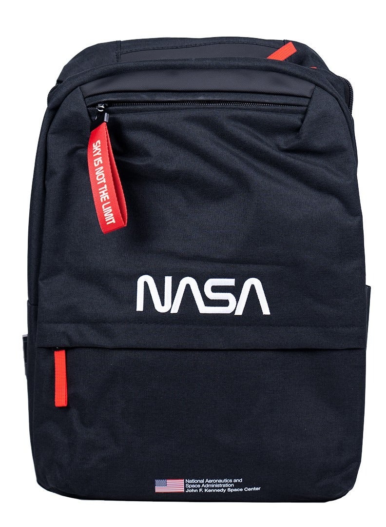 ناسا حقيبة ظهر مقاومة للماء / مادة 300D / شعار مطرز / ملصق أحمر مع شعار وملصق سحاب أحمر / جيوب داخلية وجيب كمبيوتر محمول وجيوب جانبية / منفذ شحن USB - أسود - Image 1