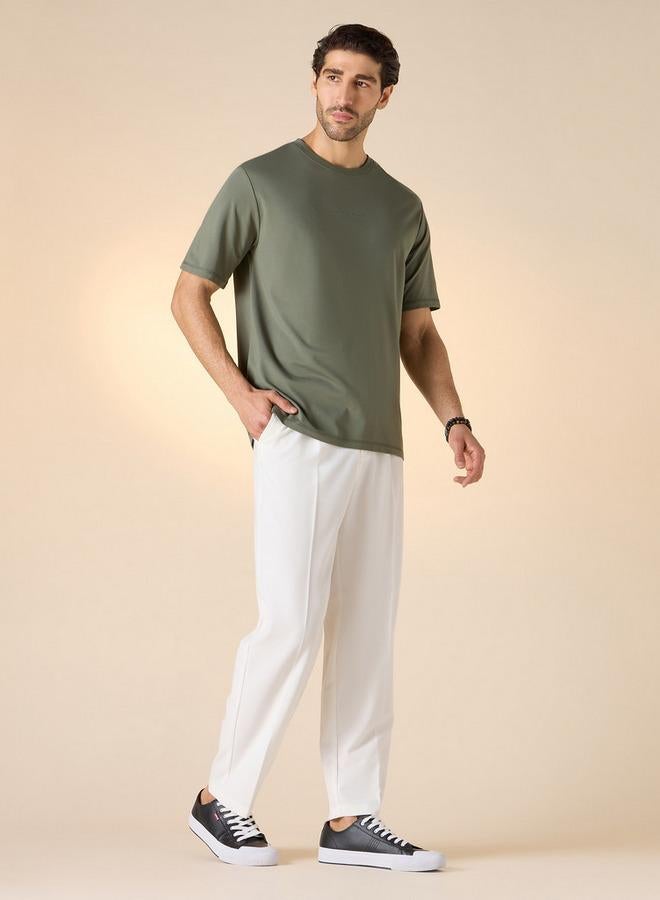 ايكونيك تيشيرت برقبة دائرية بتفاصيل كتابية أيقونية وأكمام قصيرة - Image 2