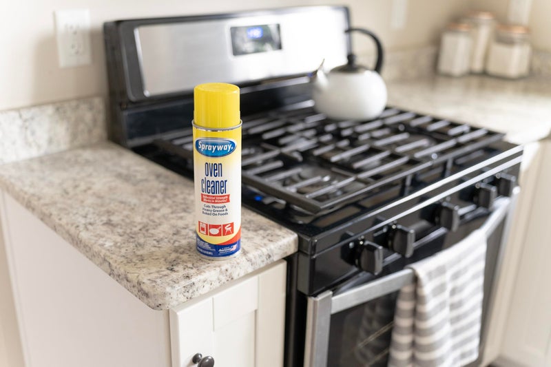 Sprayway Heavy-Duty Oven & Grill Cleaner, Removes Oil & Grease, 20 Oz, 1.25 Pound (Pack of 1), 20 Fl Oz (SW824R) - Image 2