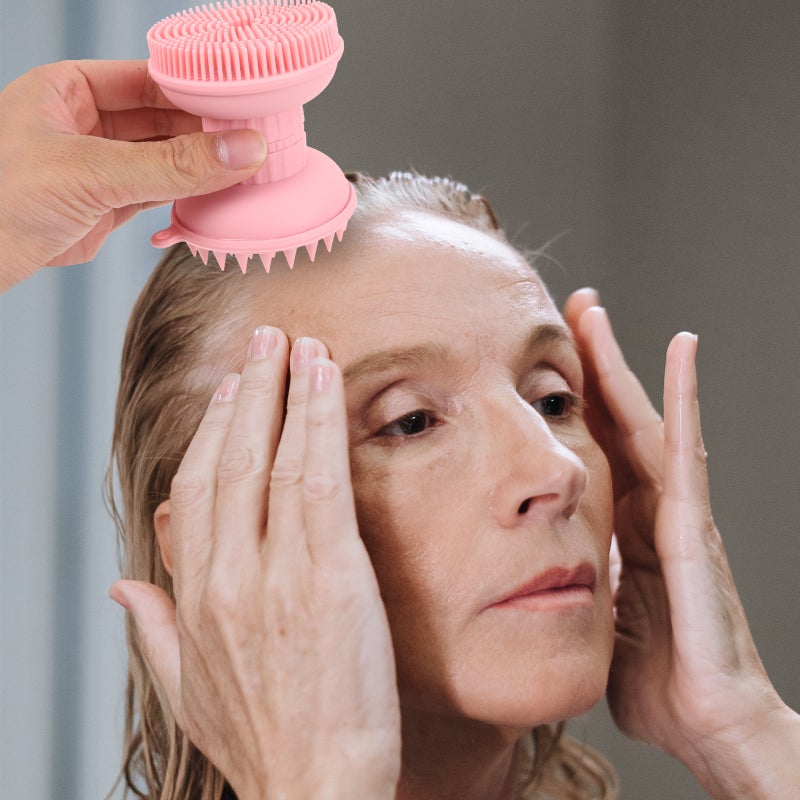 💄 فرشاة تدليك فروة الرأس للاستحمام وردي مقاس ٨ ٥ ٧ ٧ سم لإزالة القشرة مجموعة واحدة - Image 1