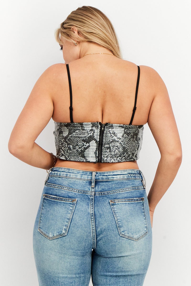 NA-KD بلوزة قصيرة بأكمام على شكل قلب للنساء، سوداء - Image 2