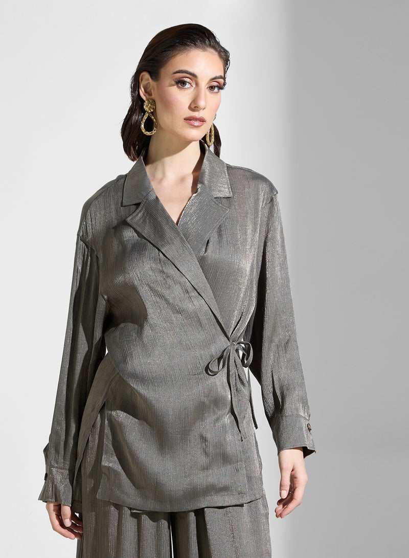 خزانة طقم قميص وبنطلون بتفاصيل ربطة - Image 3