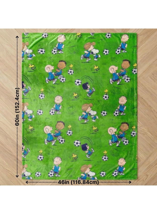 Franco Collectibles® Peanuts® Snoopy & Gang Soccer Throw, Super Soft Plush Cozy Throw Blanket, 46 in x 60 in, (Official Peanuts® Product) - Image 4