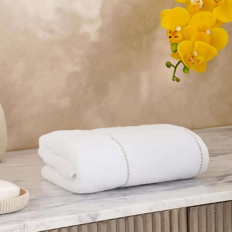Pan Home Zero Twist Hand Towel 50x90cm - White/Gold - Image 1