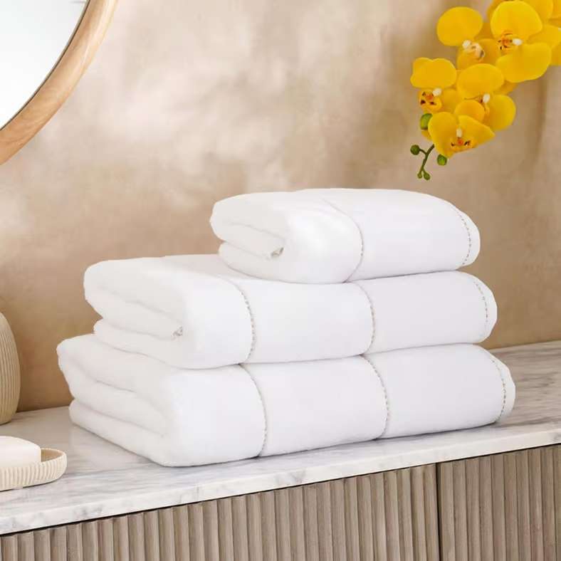 Pan Home Zero Twist Hand Towel 50x90cm - White/Gold - Image 3