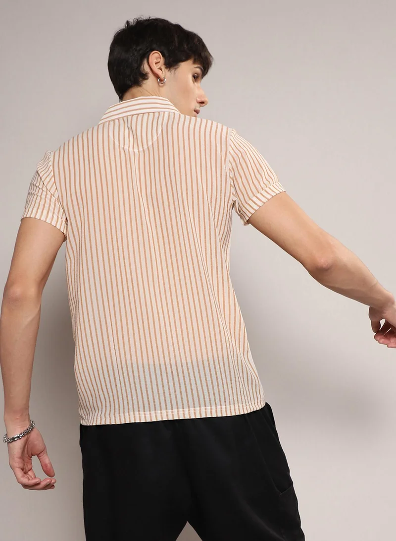 Campus Sutra Campus Sutra Men's White & Brown Unbalanced Striped Shirt For Casual Wear | Spread Collar | Short Sleeve | Button Closure | Shirt Crafted With Comfort Fit For Everyday Wear