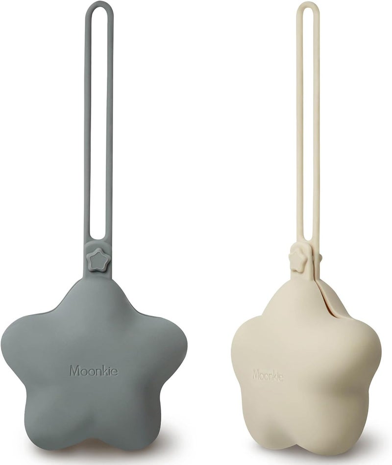 Moonkie علبة حفظ اللهاية من Moonkie (عدد 2) | حافظة سيليكون آمنة خالية من BPA | تصميم لطيف لحمل وتخزين اللهاية في المنزل أو أثناء السفر (ألوان: شيفتينغ ساند / رمادي قمري) - Image 1
