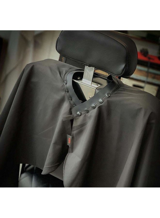 TRU BARBER عباءة 100% بوليستر، عباءة خفيفة الوزن ومقاومة للماء، عباءة صالون محترف مع إغلاق بالضغط، عباءة حلاقة، عباءة محل الحلاقة، 130 سم × 58" (أسود/أبيض) - Image 3
