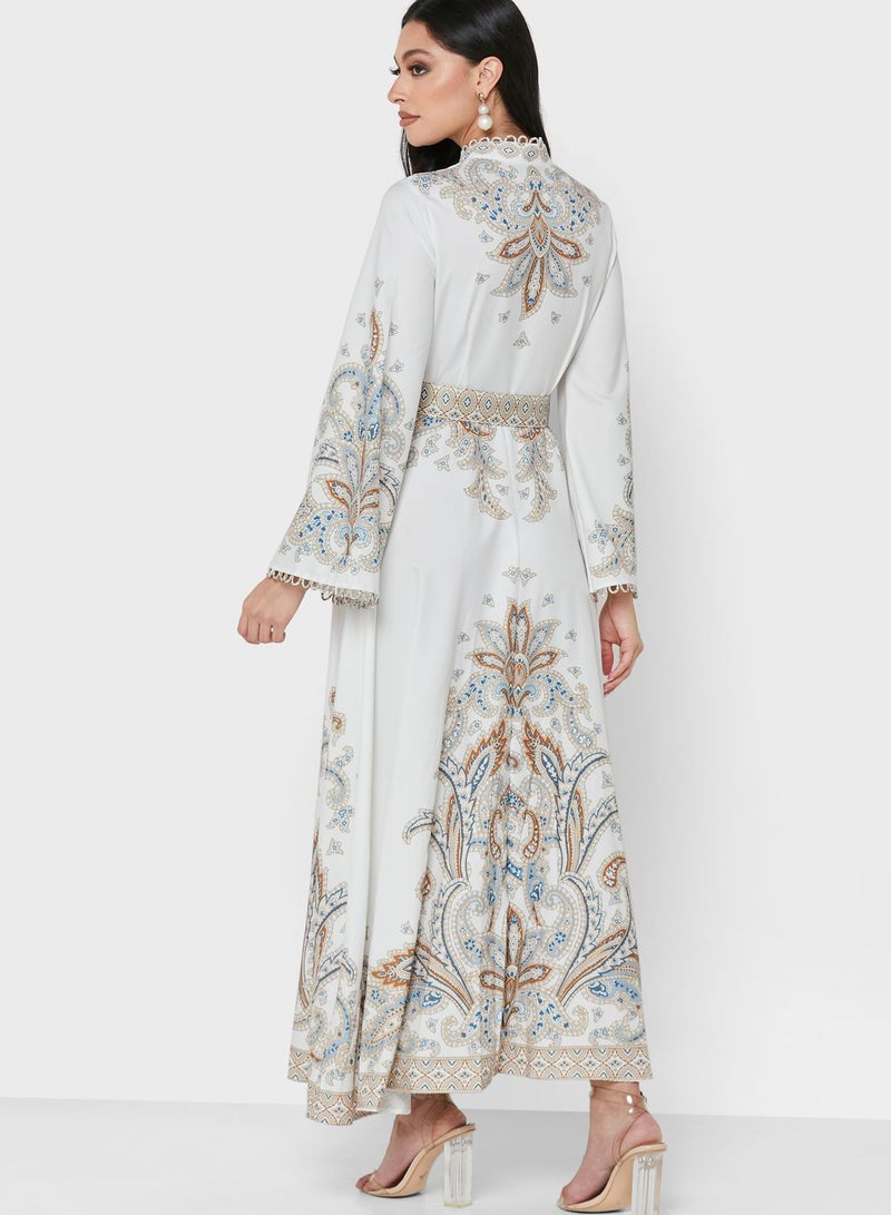 خزانة فستان مزين بطبعات واكمام واسعة  - Image 2