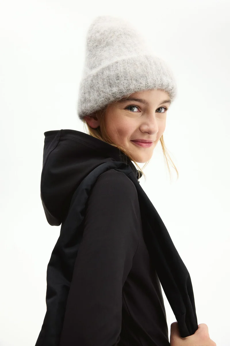 اتش اند ام جاكيت رياضي من نسيج سوفت موف