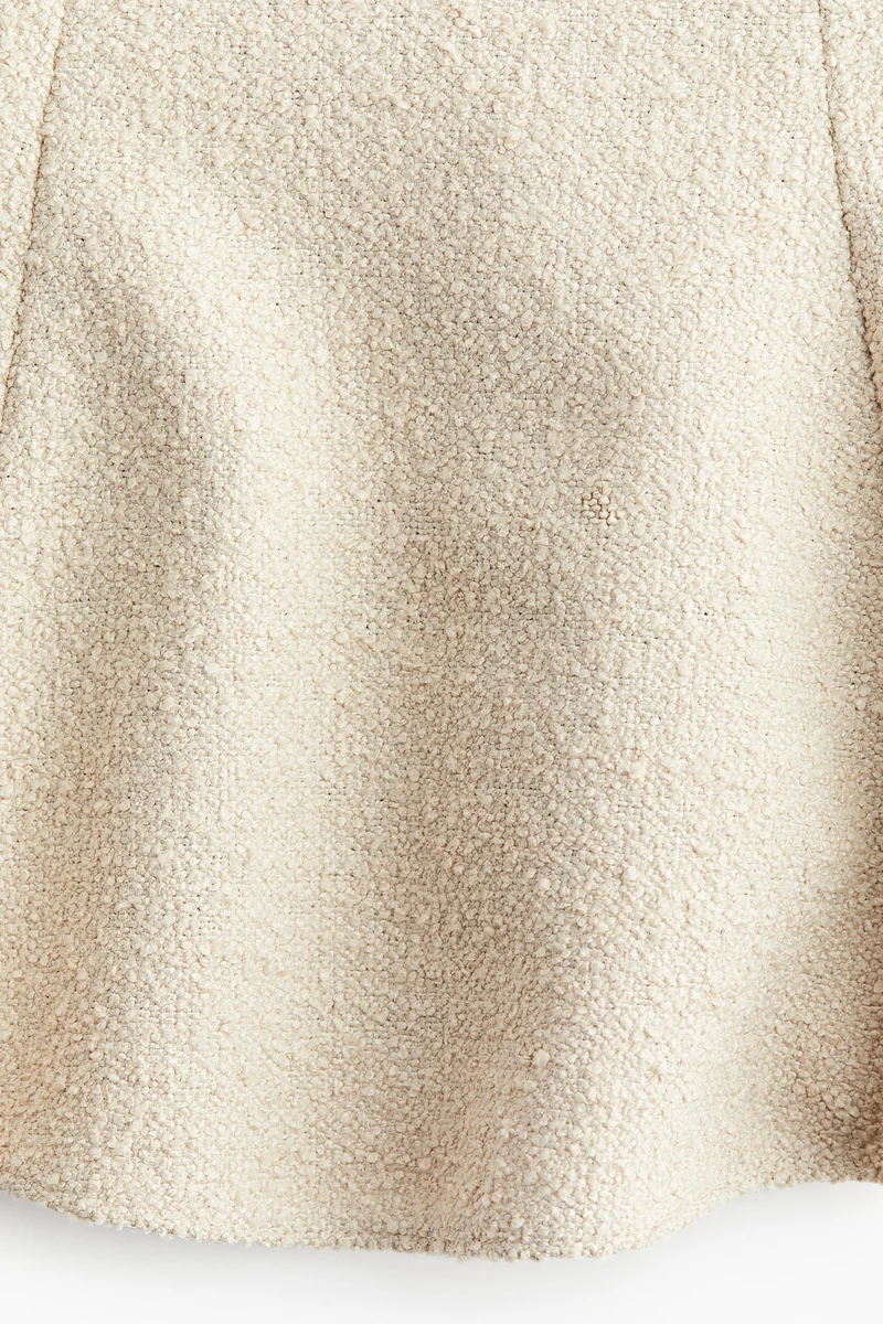 اتش اند ام تنورة بحافة سفلية واسعة