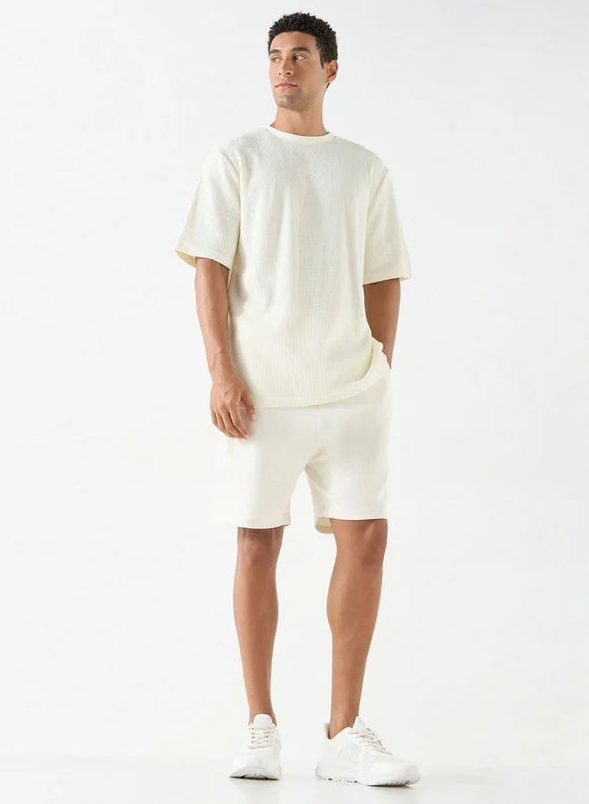 كابا تيشيرت بارز الملمس بياقة ضيقة وأكمام قصيرة من كابا