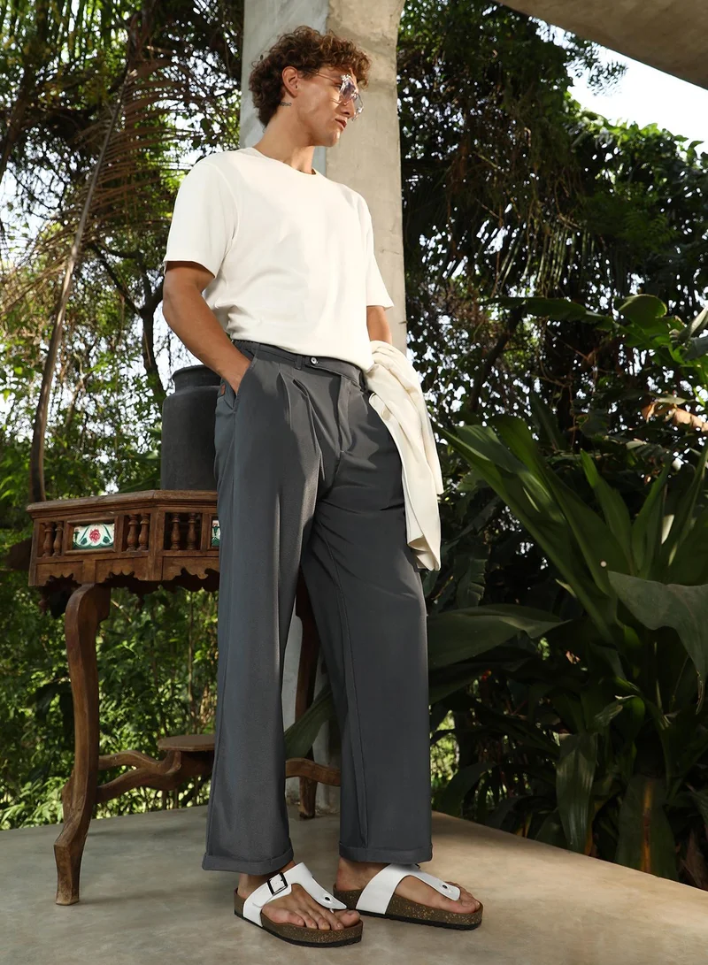 Campus Sutra Campus Sutra Men's Ash Grey Pleated Cuffed Trousers For Casual Wear | Mid-Rise | Relaxed Fit | Button Closure | Trousers Crafted With Comfort Fit For Everyday Wear