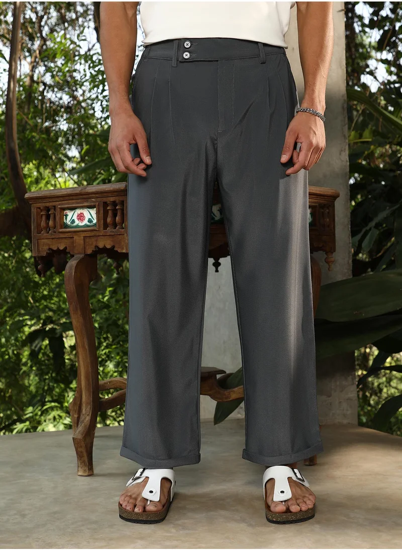 كامبوس سوترا Campus Sutra Men's Ash Grey Pleated Cuffed Trousers For Casual Wear | Mid-Rise | Relaxed Fit | Button Closure | Trousers Crafted With Comfort Fit For Everyday Wear