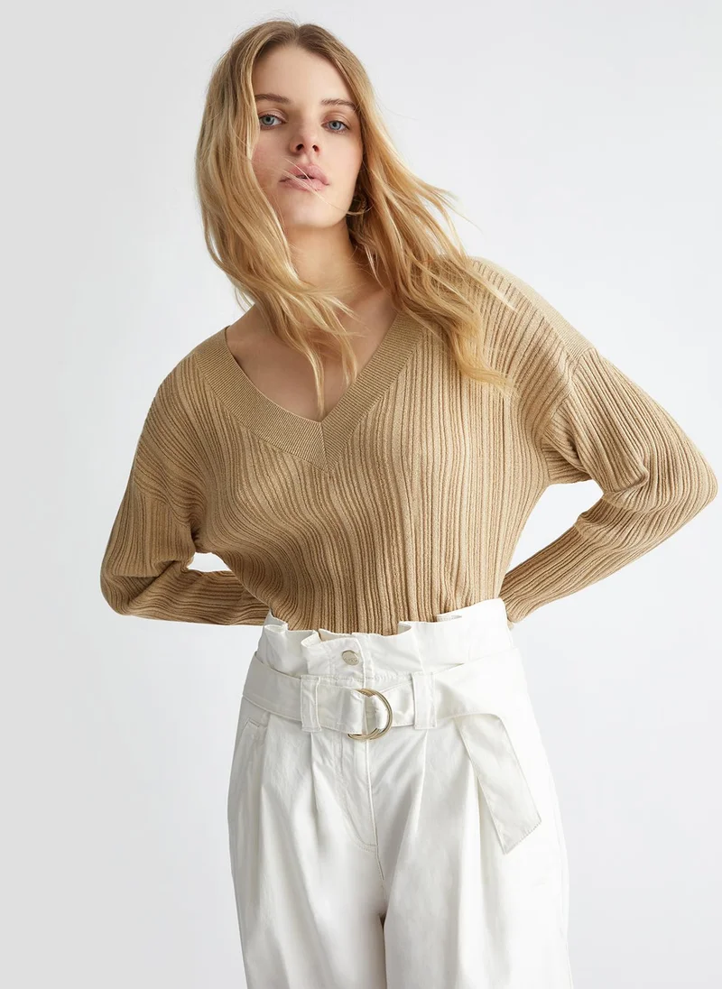 ليو جو سترة من اللوريكس بتصميم مطوي