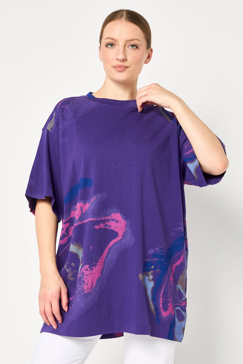 G-Star RAW تي شيرت نسائي بأكمام قصيرة وياقة دائرية، مطبوع برسومات، بنفسجي داكن - Image 1