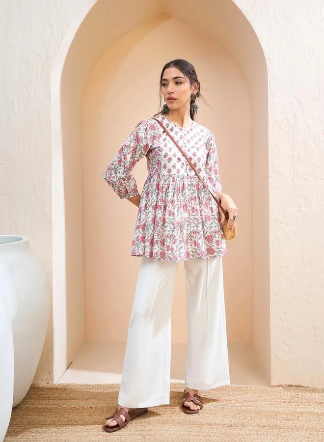 ساسافراس كورتي ساسافراس أبيض مزين بالدانتيل والزهور بأزرار وكسرات عند الرقبة