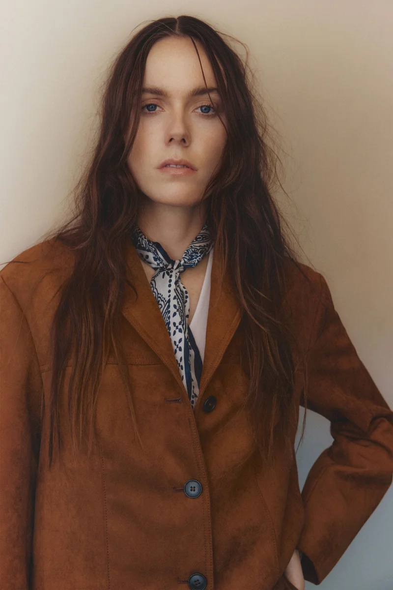 اتش اند ام وشاح مصمم بشكل ماسي