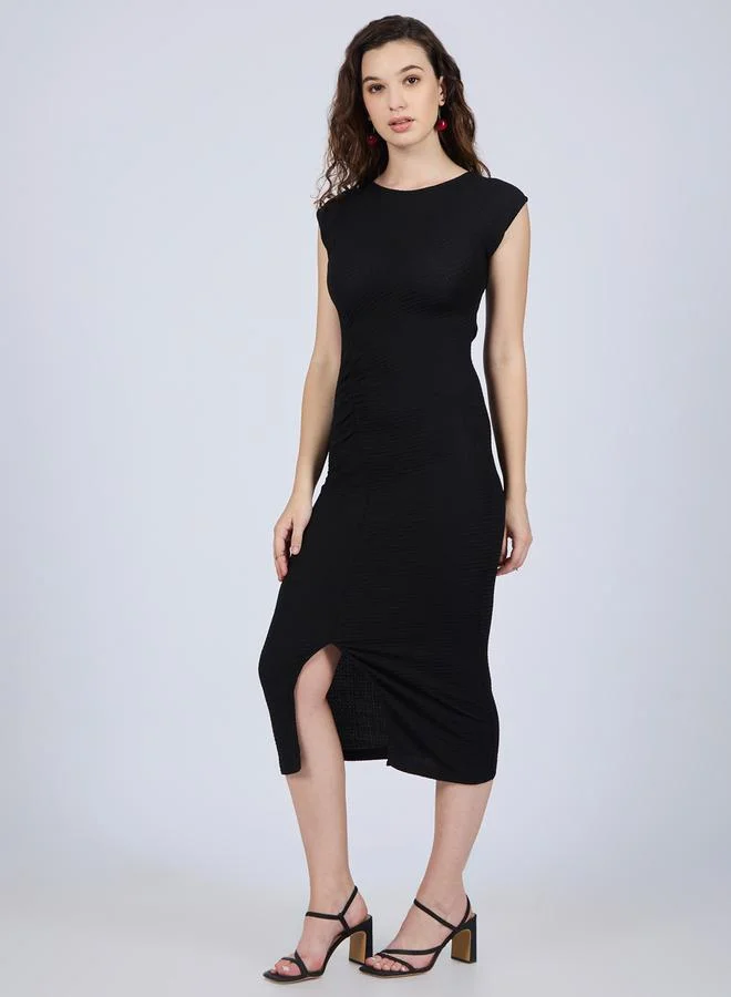 أوجيدر فستان ميدي بديكون بتفاصيل بارزة الملمس