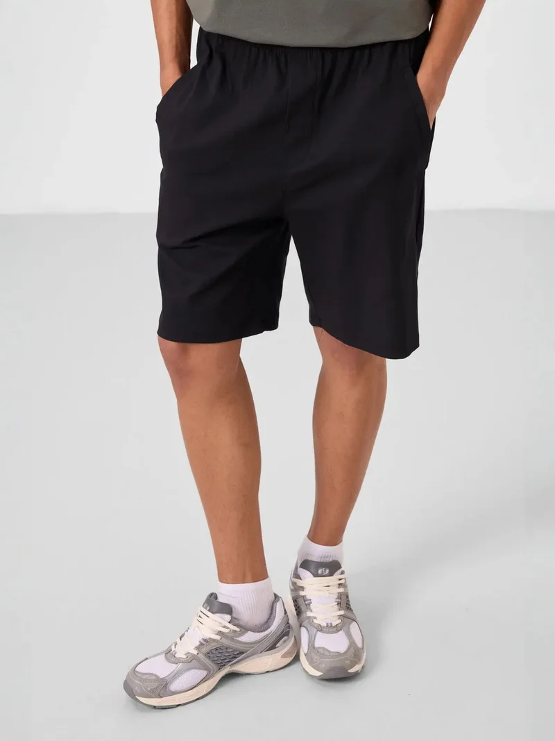 تومي لايف TOMMY Men's Woven Chino Shorts