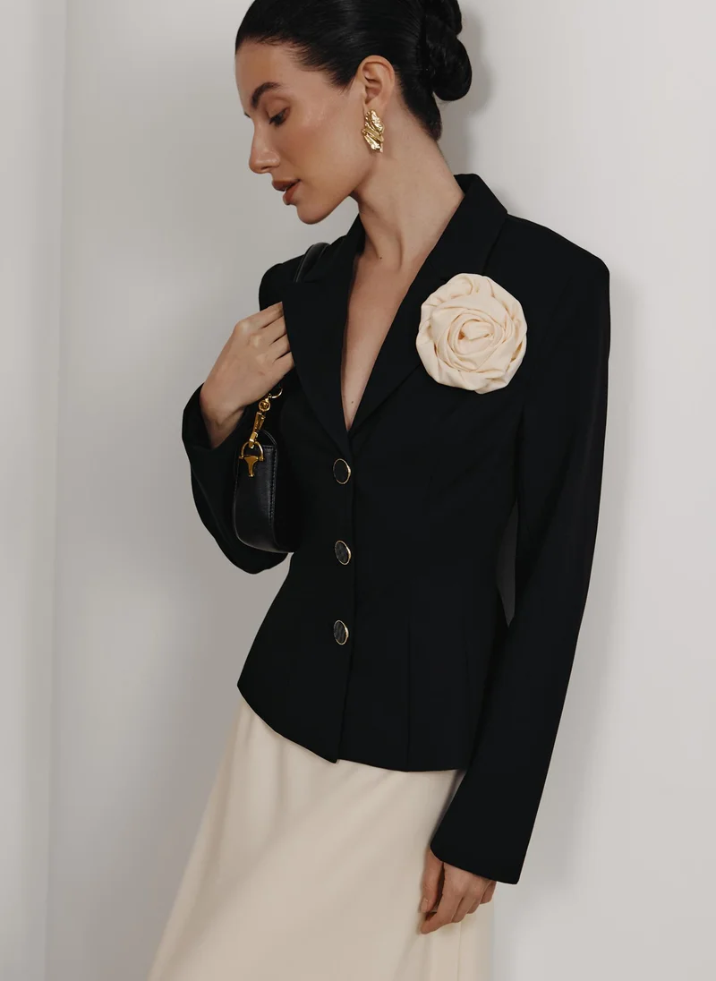 Lichi Fitted blazer with satin brooch