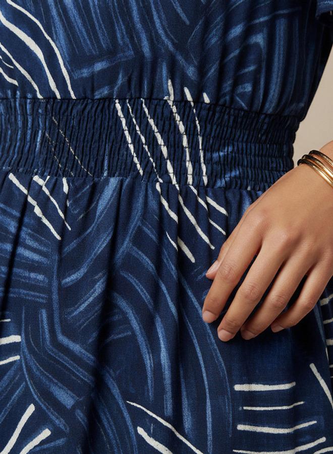 سبلاش فيڤ فستان ميدي من الفيسكوز بطبقات وأكمام فراشة - Image 4