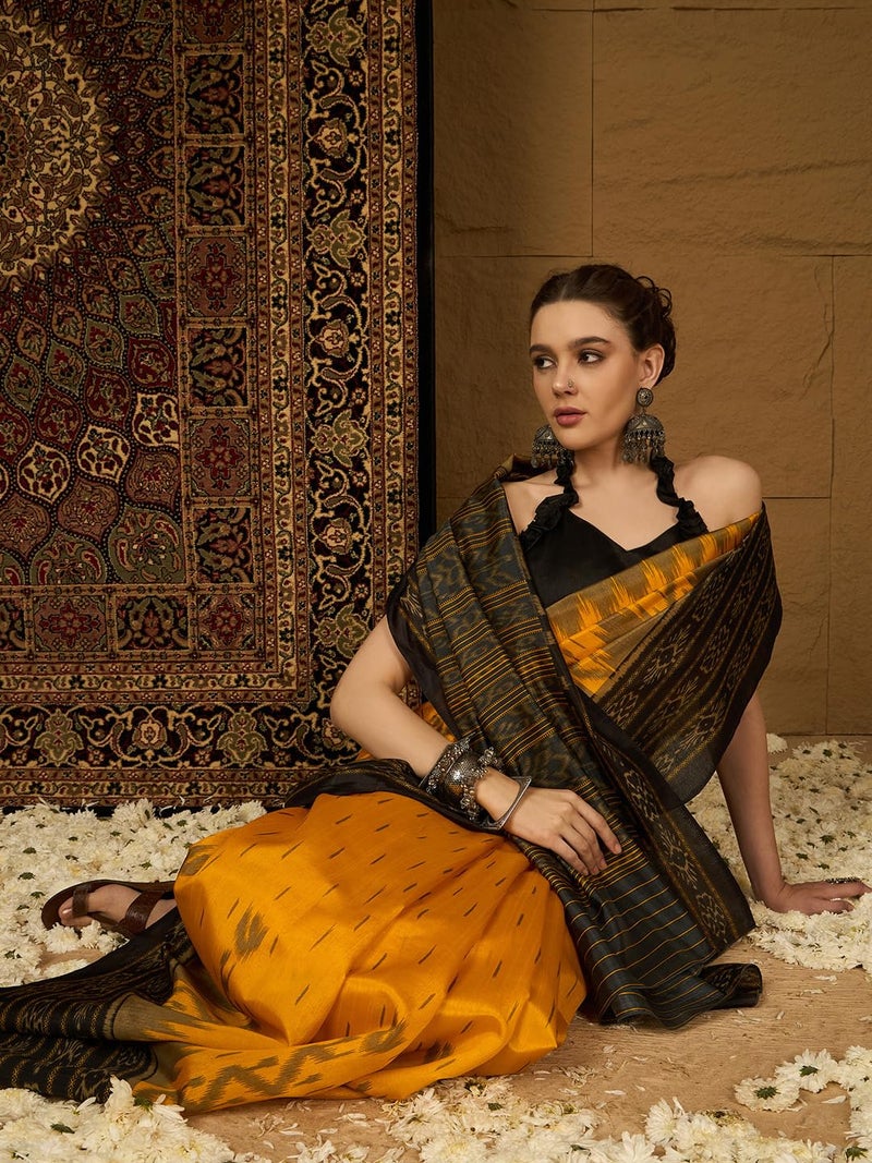 saree mall ساري مول للنساء - ساري بهاغالبوري من الحرير الأصفر بنقشة إيكات مع بلوزة غير مخيطة (34WOM34902_HS) - Image 5