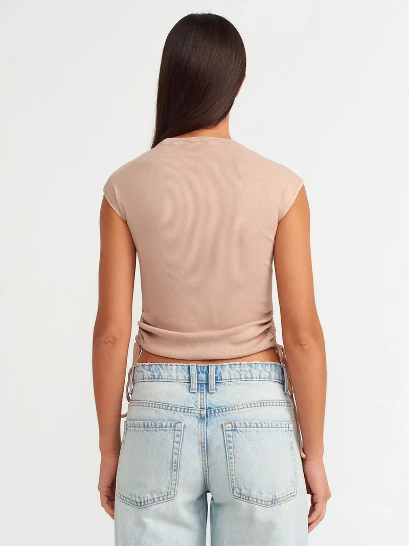 ديلفين Dilvin Women's Sleeveless Crop T-Shirt With Cut-Out Detail