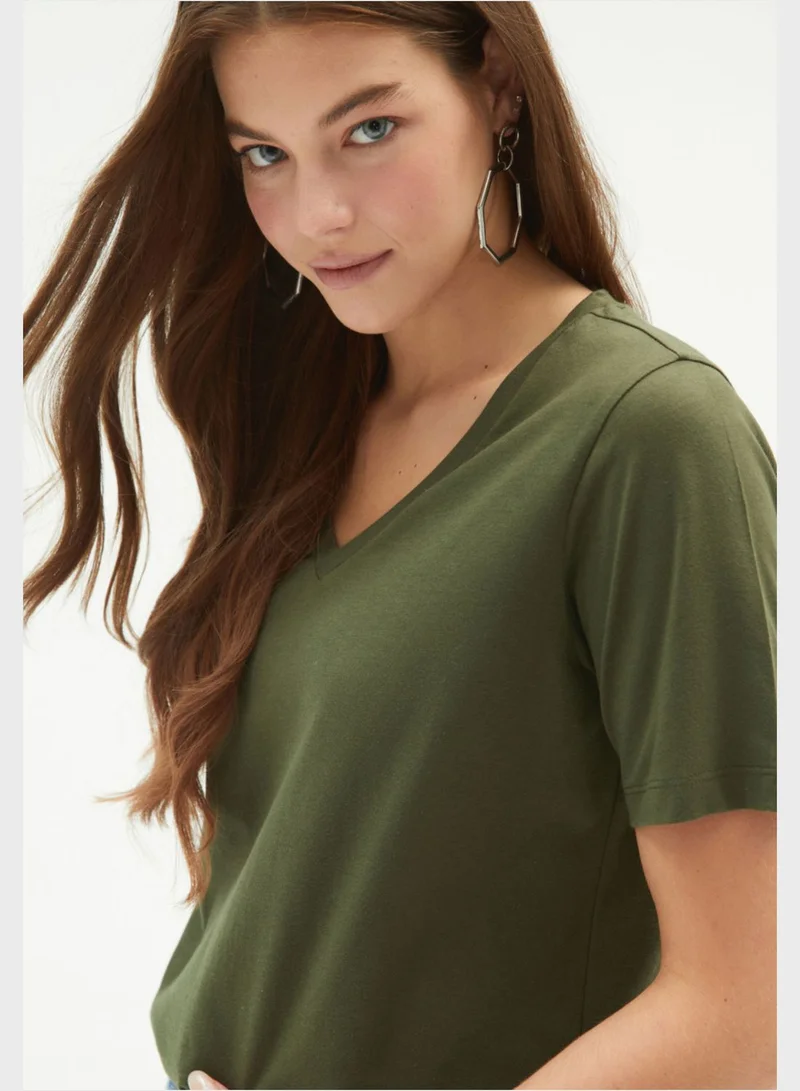 JUNE V-Neck T-Shirt
