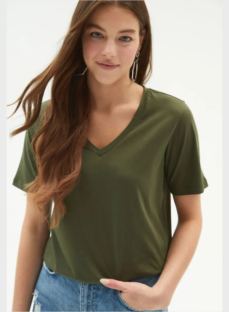 JUNE V-Neck T-Shirt