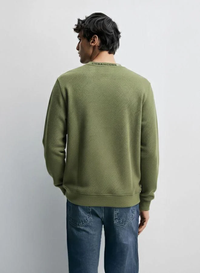 شركة المرآب الهندية Men Relaxed Fit Embroidered Crew Neck Full Sleeves Sweatshirt
