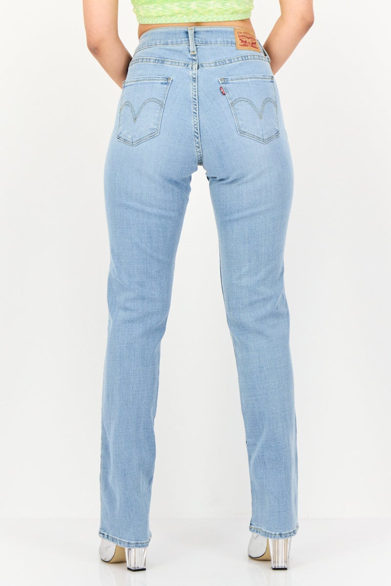 Levi's جينز دنيم قابل للتمدد للنساء بقصة منحنية، لون أزرق مغسول - Image 3