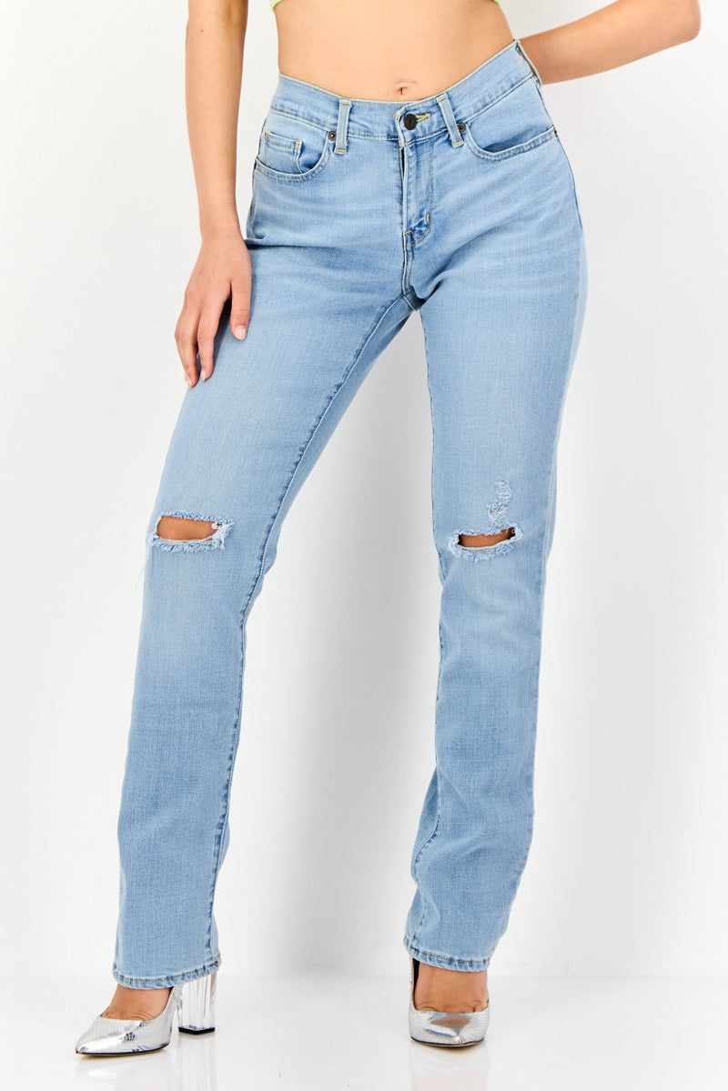 Levi's جينز دنيم قابل للتمدد للنساء بقصة منحنية، لون أزرق مغسول - Image 1