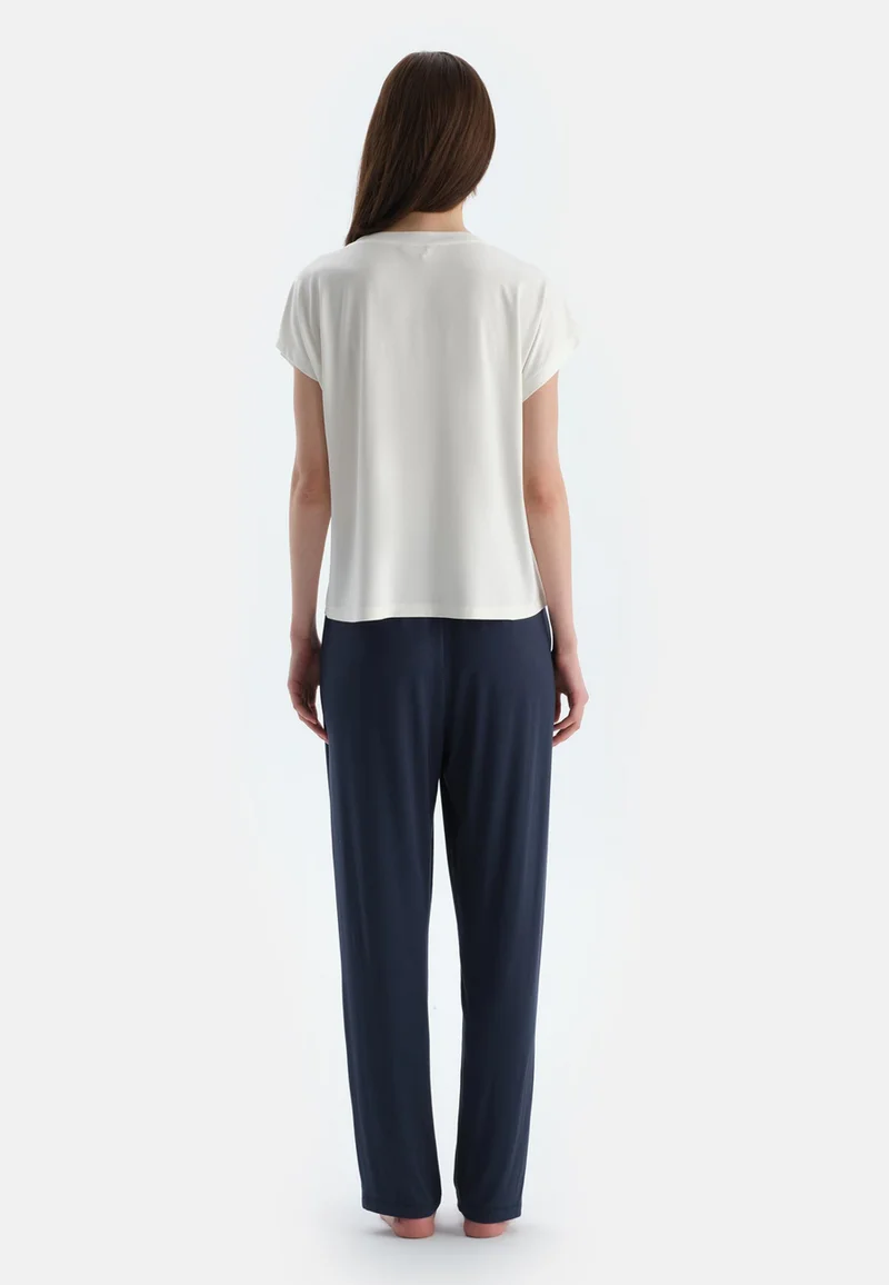 dagi Mid Rise White Square Neck Viscose Blend T-shirt & Trousers Nightwear Set