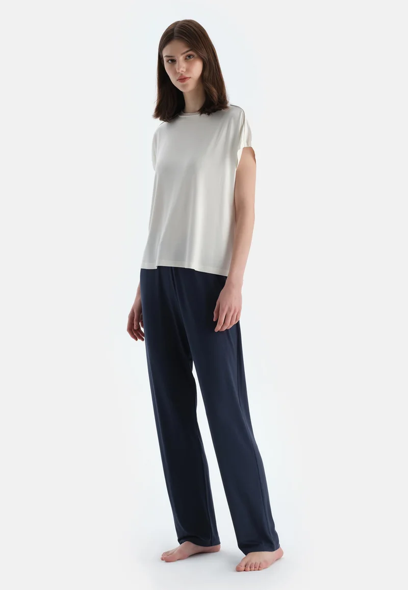 dagi Mid Rise White Square Neck Viscose Blend T-shirt & Trousers Nightwear Set